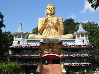 Golden_Buddha_and_Buddhist_Museum_at_Dambulla